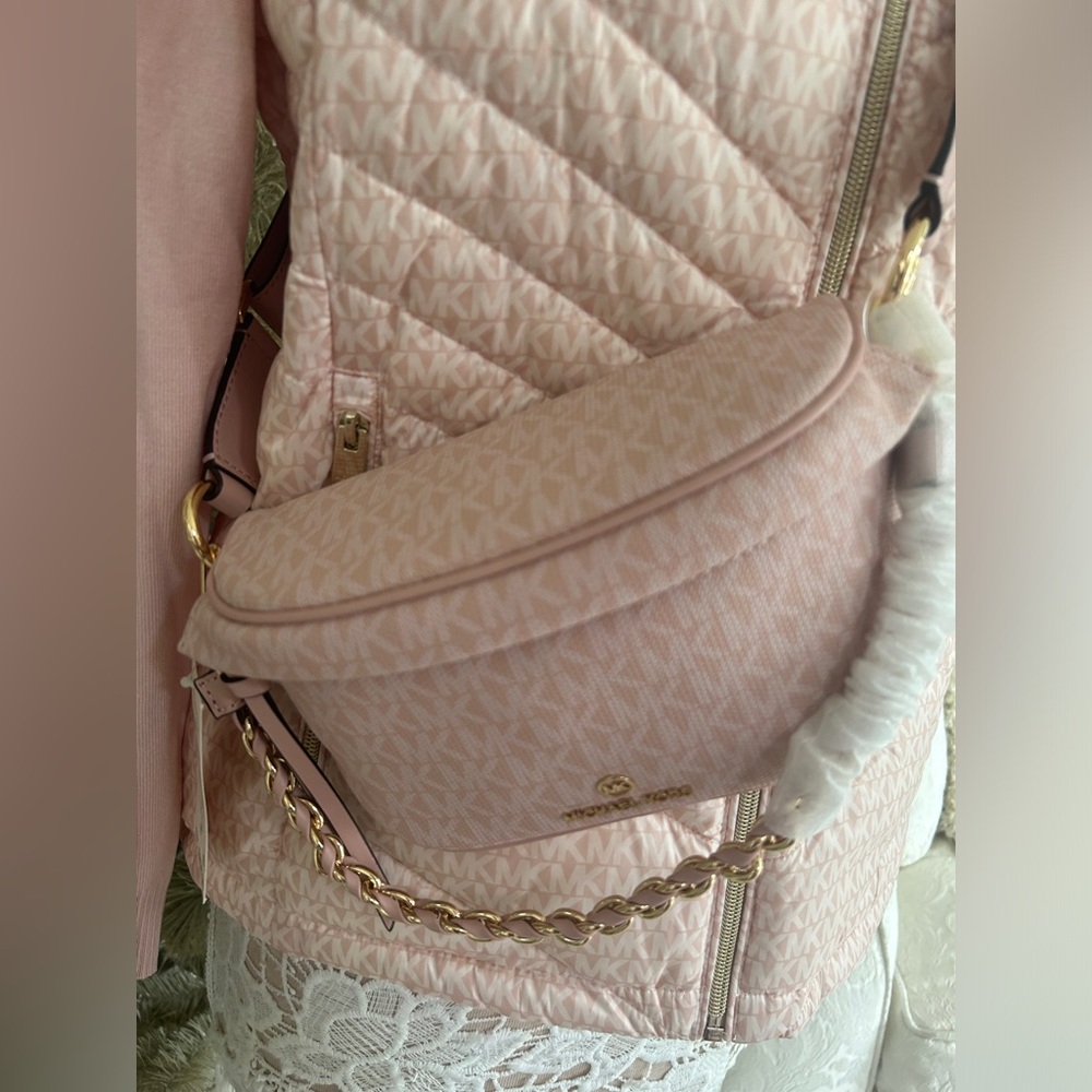 $258 Retail New! Michael Kors sling Messenger bag - Picture 16 of 16